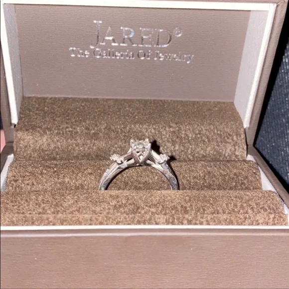 Diamond Promise Ring - Picture 2 of 4
